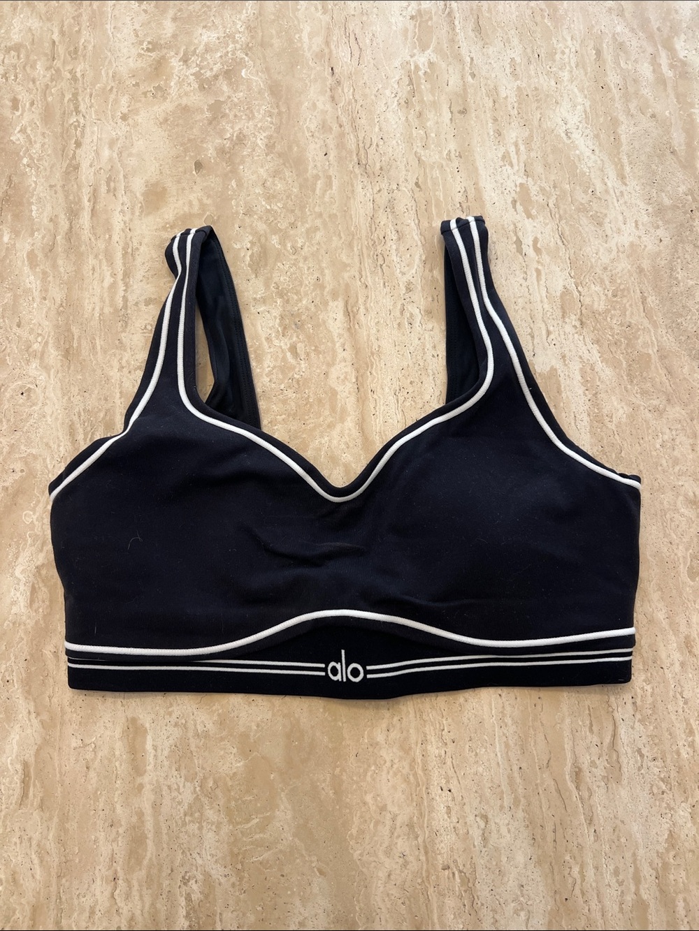 ALO Yoga Black heart Throb with White Piping